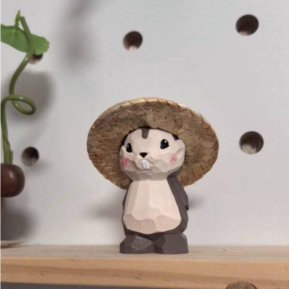 Handmade Wood Carving Chipmunk Figurine with Straw Hat Desk Decoration - Picture 4 of 4